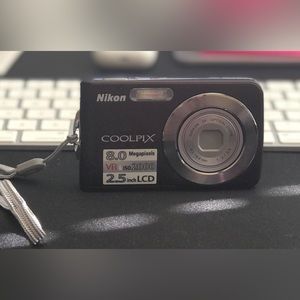 Nikon Coolpix S210 compact Digital Camera - excellent condition!!